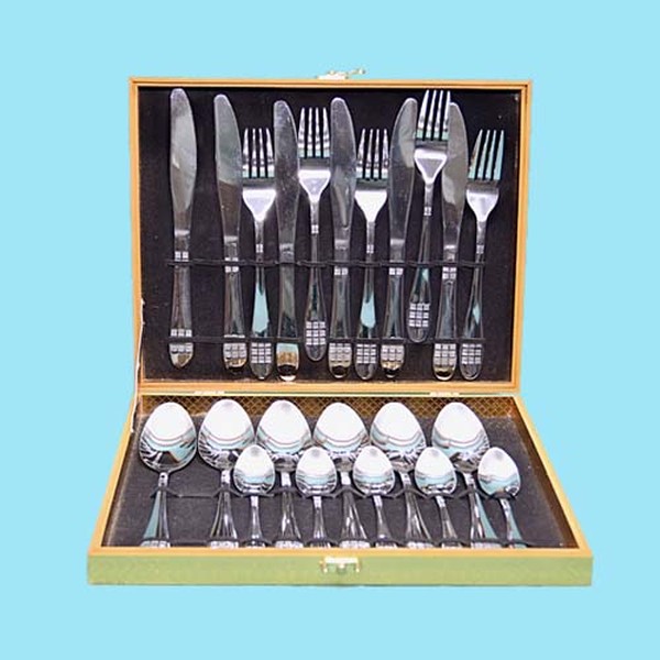 LOT DE FOURCHETTES, CUILLERES ET COUTEAUX